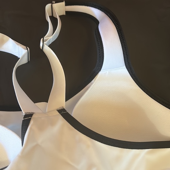- Victoria’s Secret Sports Bra NEW! - Picture 11 of 13